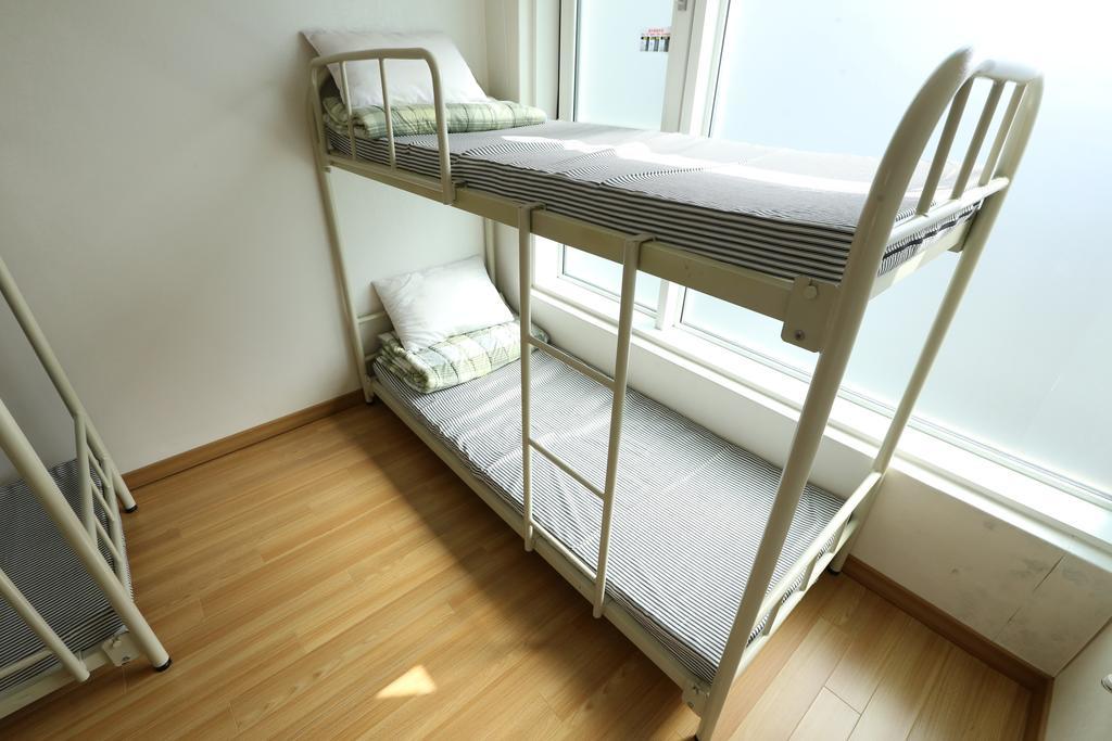 Phil House Albergue Guri Habitación foto