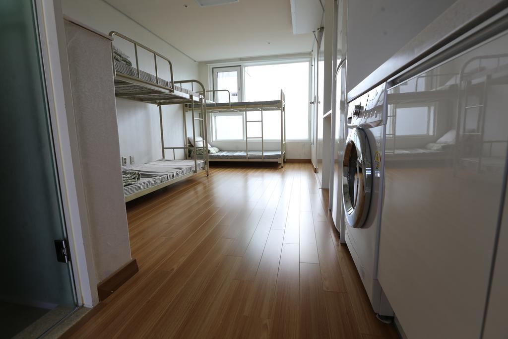 Phil House Albergue Guri Habitación foto