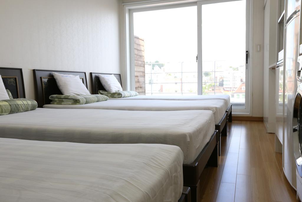 Phil House Albergue Guri Habitación foto