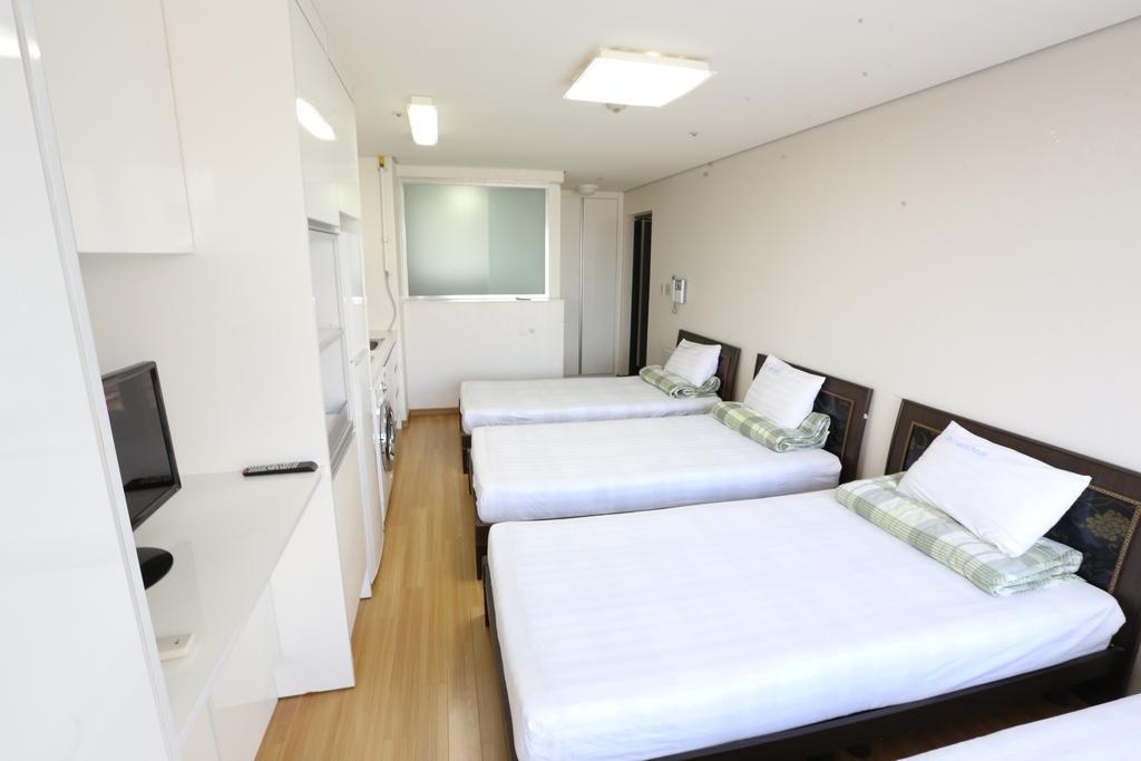 Phil House Albergue Guri Habitación foto