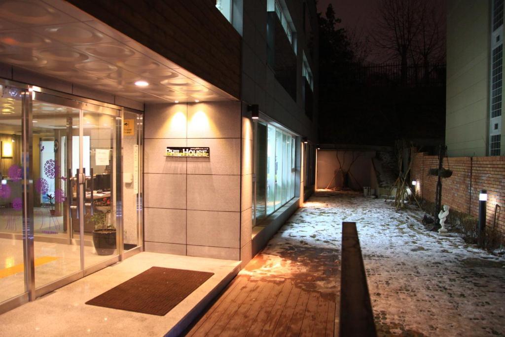 Phil House Albergue Guri Exterior foto
