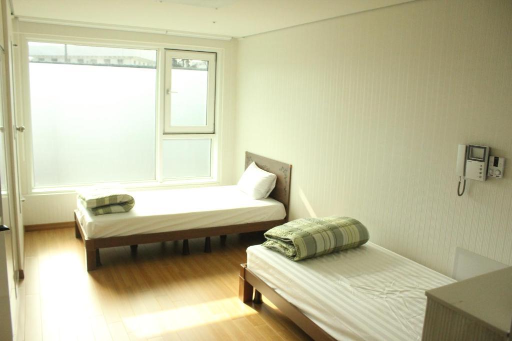Phil House Albergue Guri Habitación foto